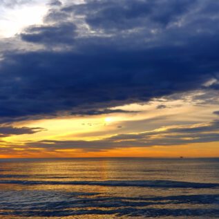 What would the Sky be without CloudS ? Perhaps BorinG ?