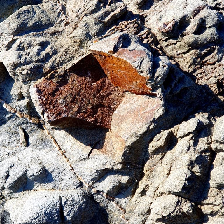 Broken Piece Pyrenees RockS